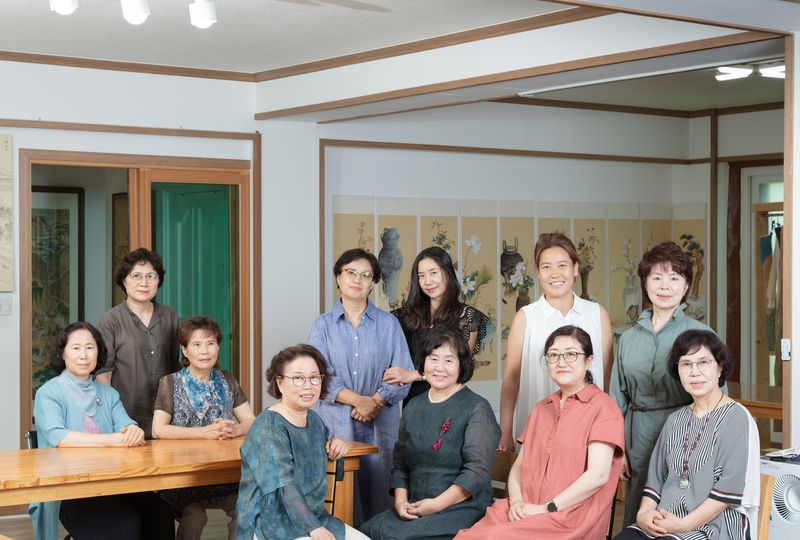 작업실에서, 다 함께 — 공방 식구들